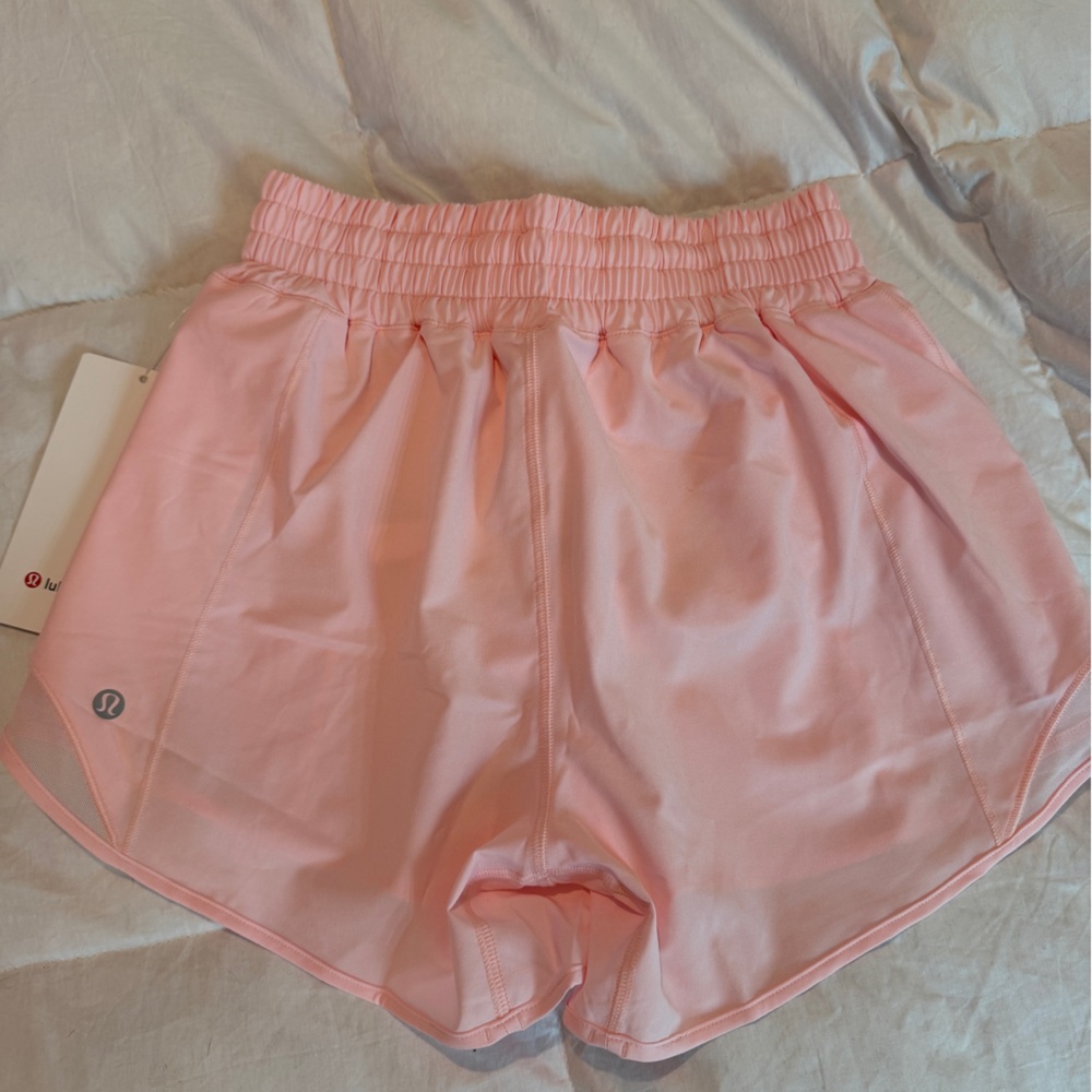 Lululemon never worn Hotty Hot Short 4”- Pink pearl